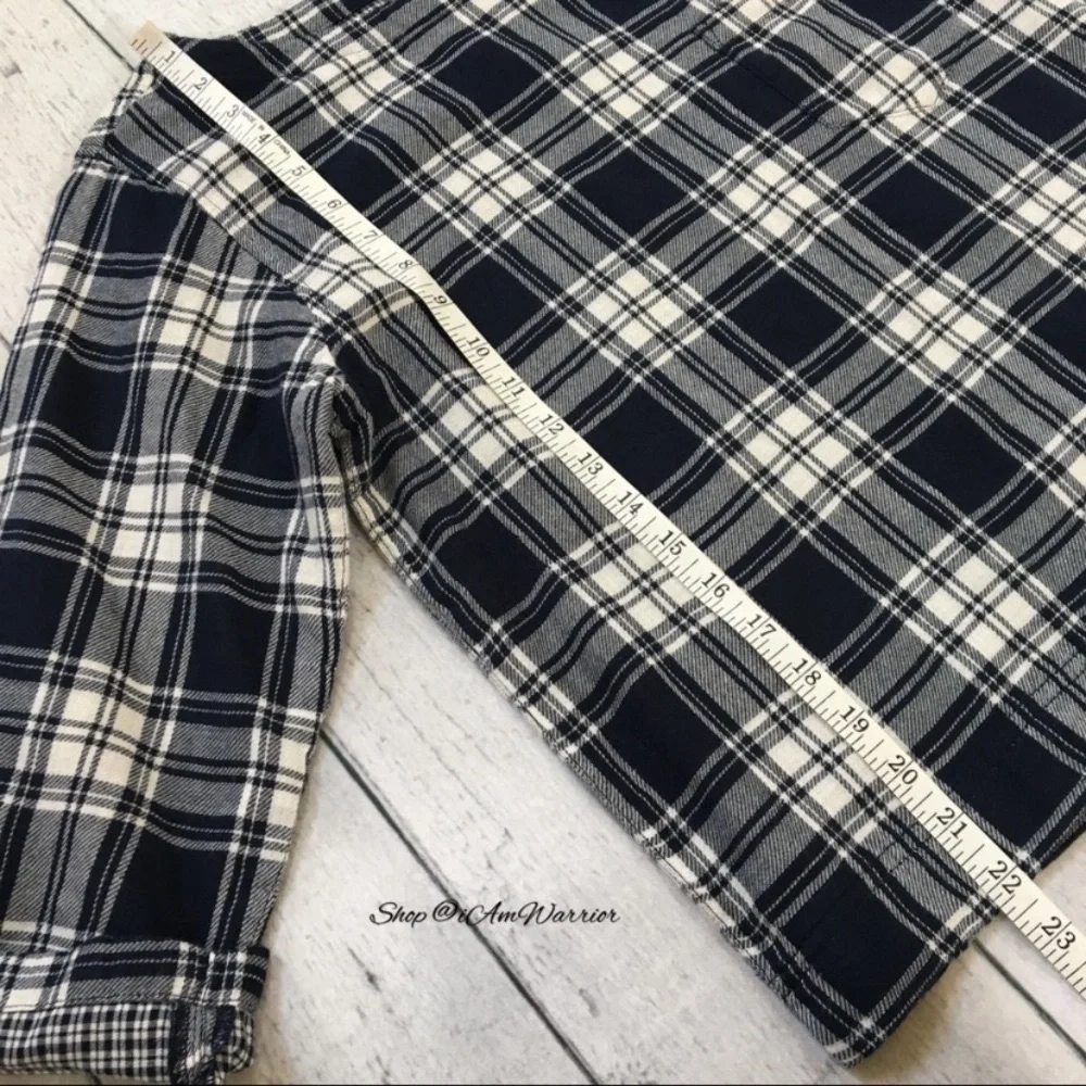Madewell boxy navy plaid top *shop@iamwarrior
